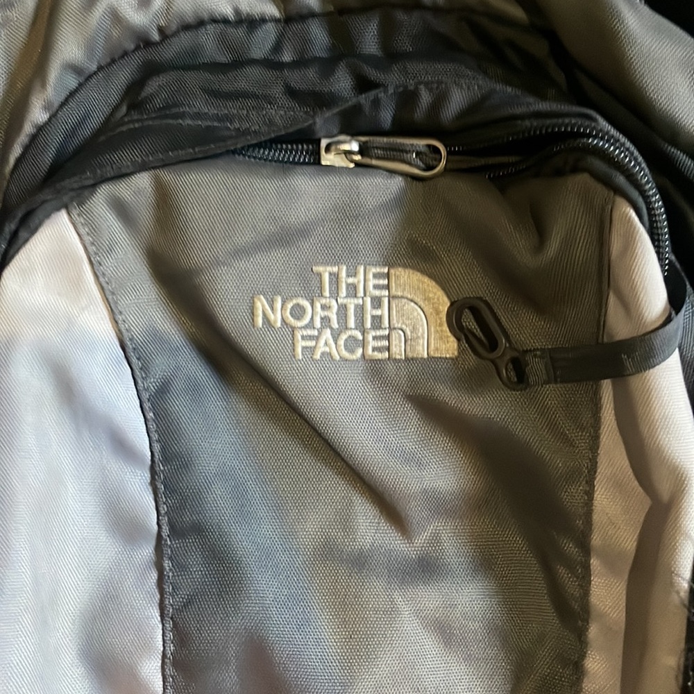 North face backpack - Picture 2 of 5